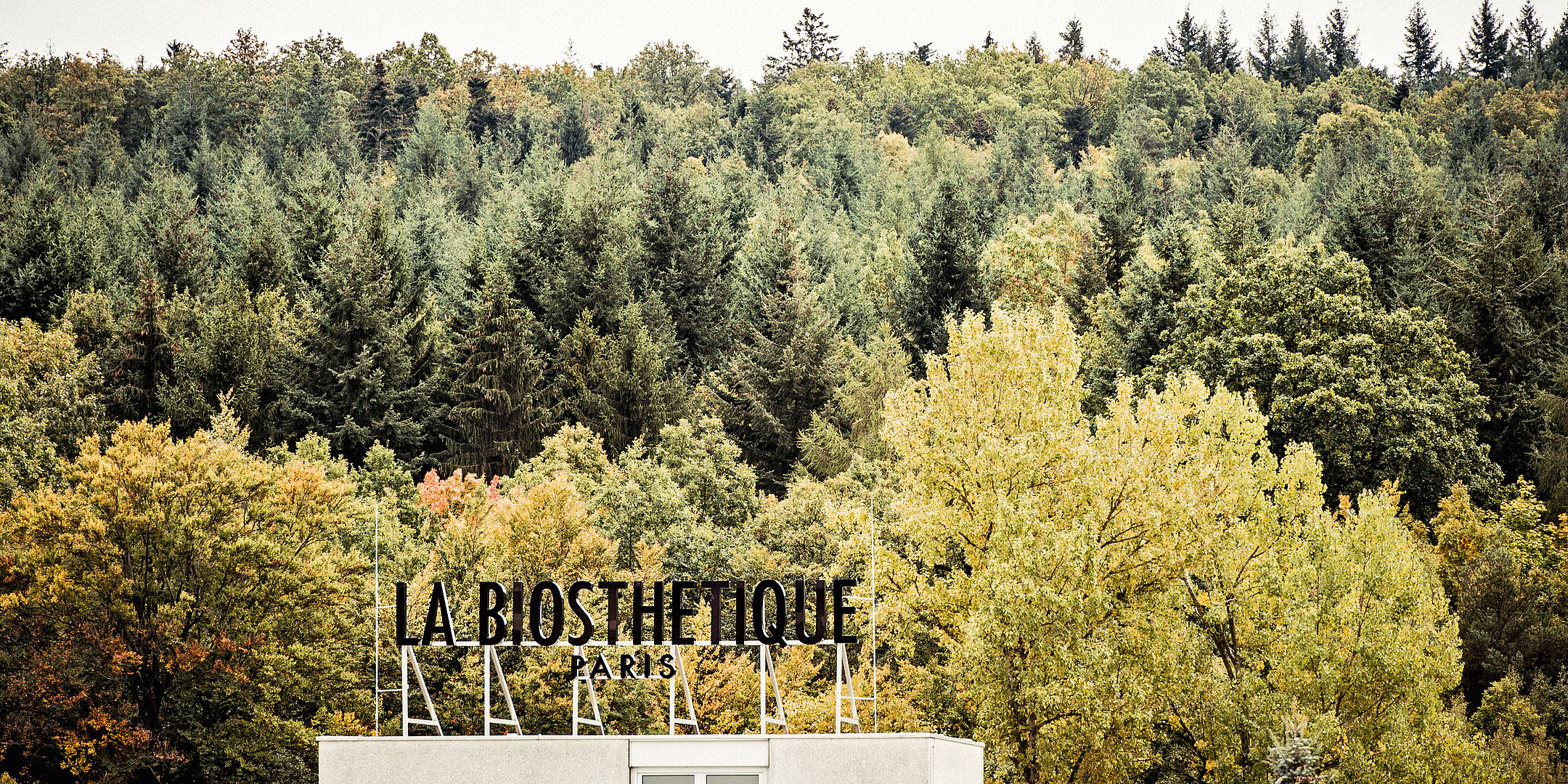 La Biosthétique Firmensitz in Naturnähe.