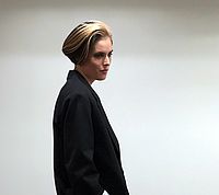 Model zeigt Two-Tone-Look
