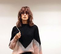 Model zeigt Color Melting