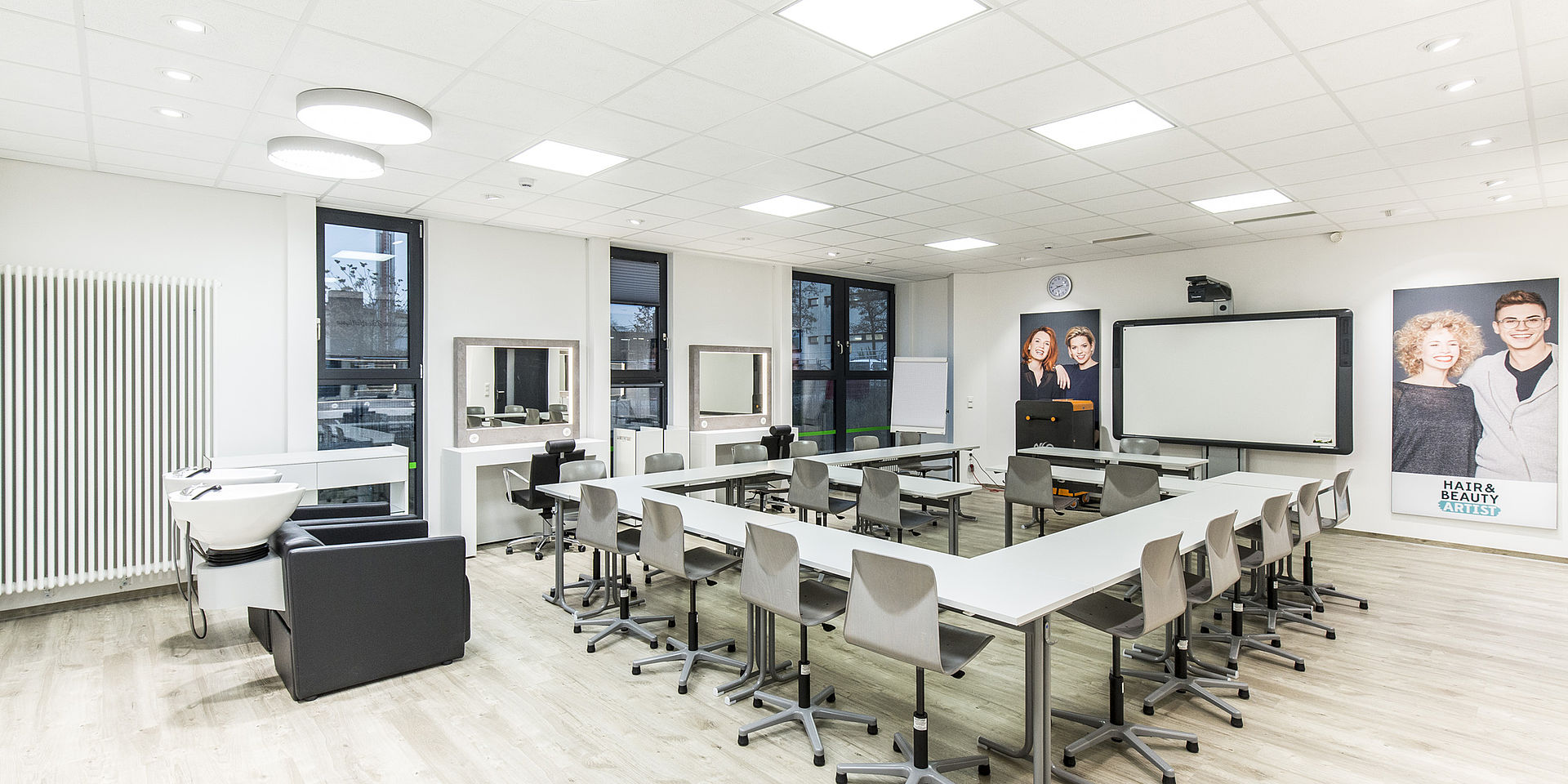 Klassenraum in privater Friseur-Berufsschule (Elite-Friseurausbildung reultingen)