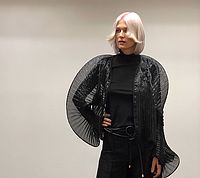 Model zeigt Long Bob